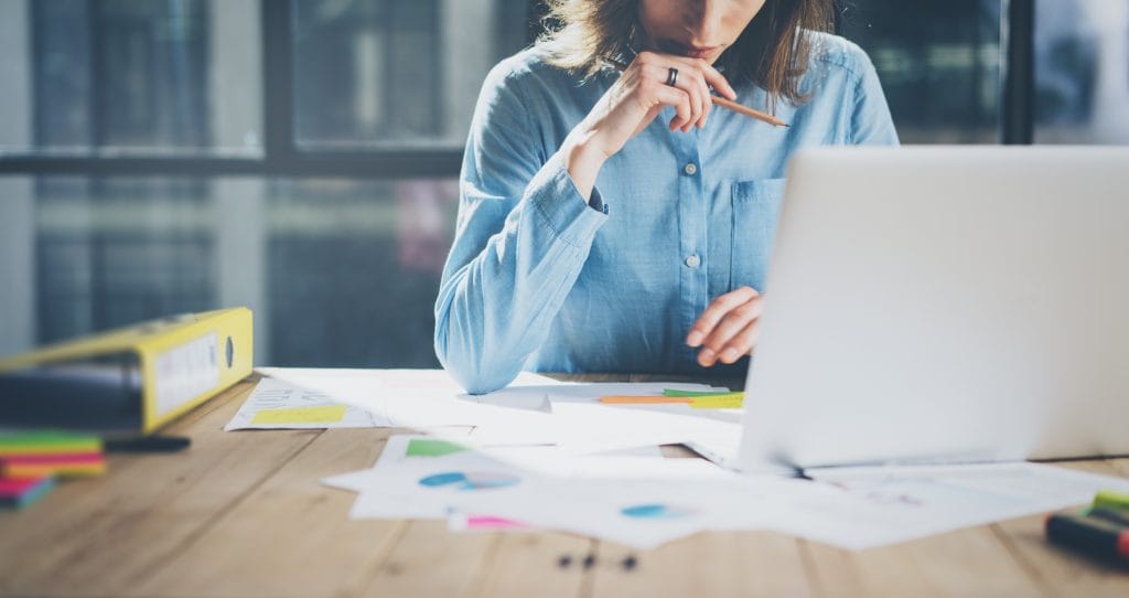 How to Build an Impressive LinkedIn Profile to Get You Noticed